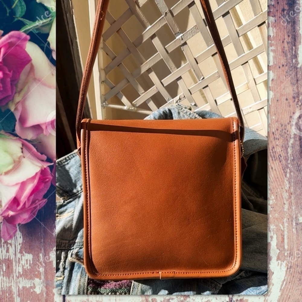 VINTAGE COACH BRITISH TAN COMPACT POUCH CROSSBODY BAG 
Style # 9620 - Picture 3 of 17